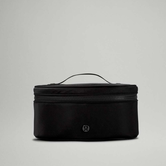 NWT lululemon Oval Top-Access Kit 3.5L - Picture 5 of 7